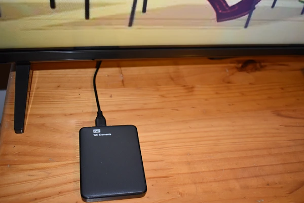 Disco duro USB conectado a una Smart TV LG