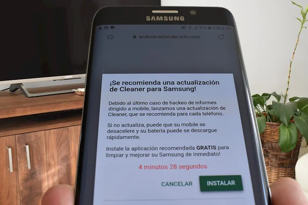 Mensaje de advertencia de un malware en un smartphone Android