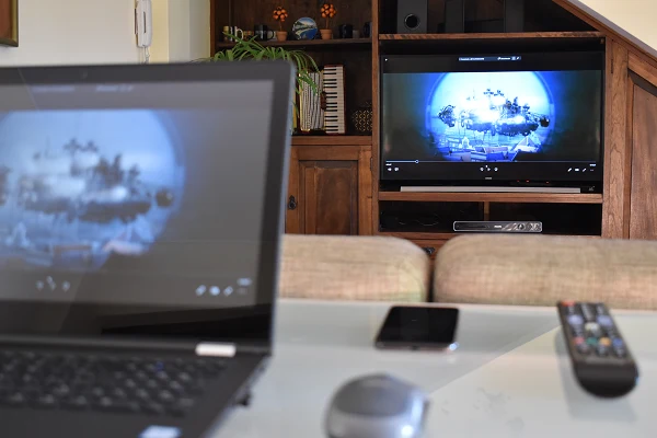 Trasmitiendo una película de una laptop a una TV