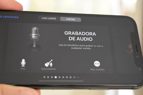 Opción Grabadora de audio en la app GarageBand en un iPhone