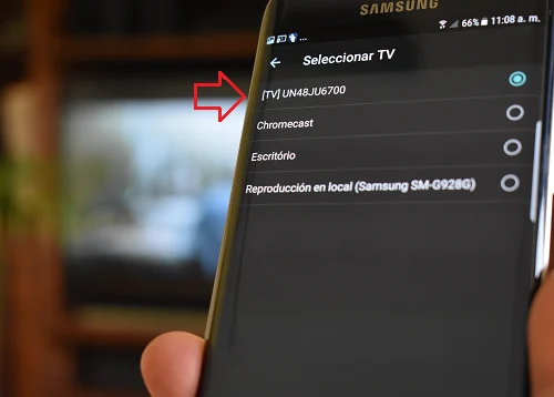 Opción para seleccionar la smart tv a la que se enviarán los videos de youtube desde un smartphone