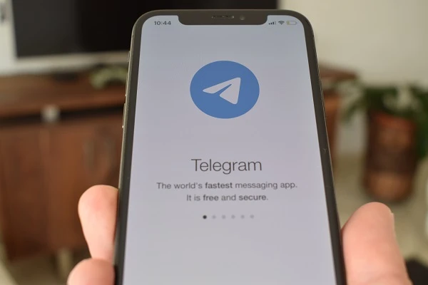 App de telegrama en un smartphone iphone