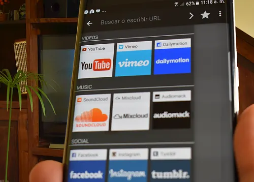 Interfaz de Tubio mostrando los iconos de YouTube, vimeo, Facebook, Instagram entre otros
