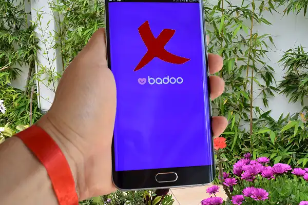 Interfaz de Badoo en un celular Android