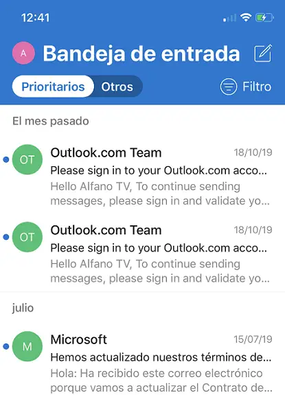 Bandeja de entrada Hotmail en un smartphone