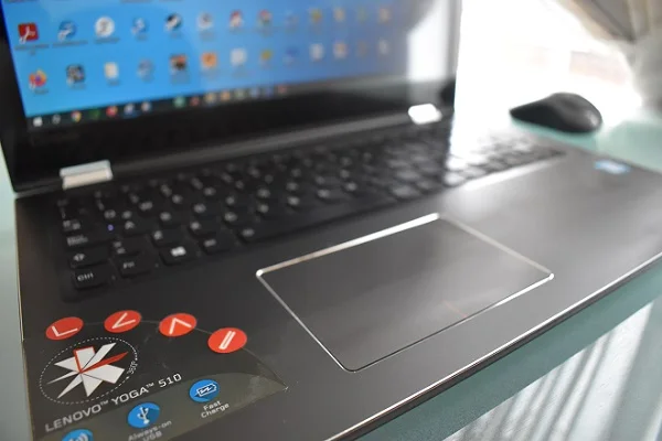 Touchpad de una laptop Lenovo