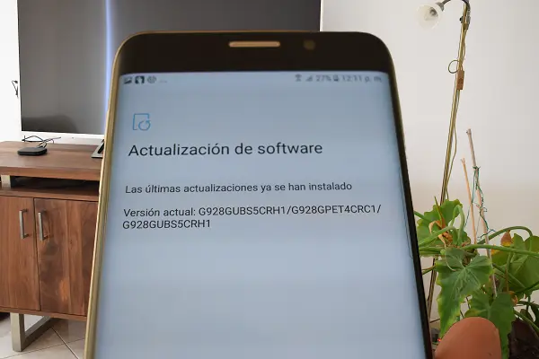 Pantalla de actualización de software en un teléfono Android