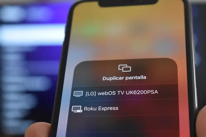 Transmitiendo la pantalla de un iPhone en Roku Express