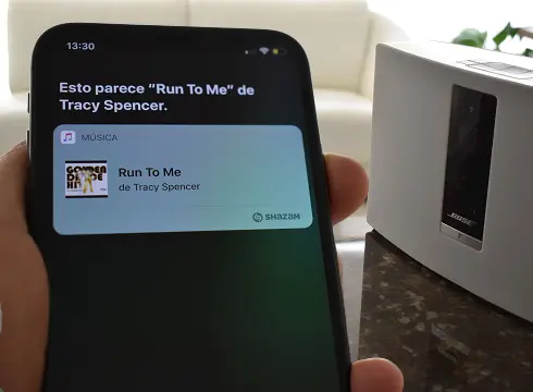 Identificando el título de una canción con Siri en un iPhone