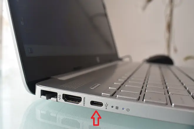 Puerto USB tipo C en laptop HP